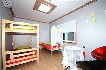 Elly Guesthouse Busan 2*,